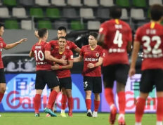 记者热议亚冠，中超球队面临鸡肋困境，食之无味弃之可惜