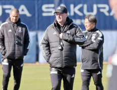 横滨主帅赛前备战海港之战，全力避免伤病，力求派出最强阵容争胜