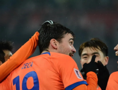 亚冠激战！泰山3-1力克光州，泽卡克雷桑传射建功，刘洋失误送礼