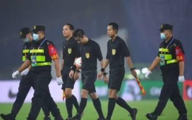 沪媒热议，裁判左右亚冠比赛结果，中国足球缺话语权！