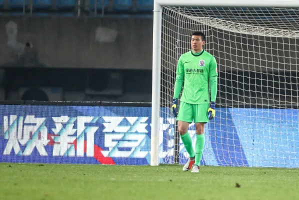 马镇租借云南玉昆是三赢结果,薛庆浩或回归申花,足球世界再掀波澜