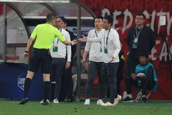 足球报深度解析，足协新政再出，中国裁判员管理进一步收紧